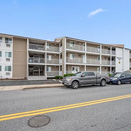 2 Bedroom Bayside Condo With Pool In Ocmd