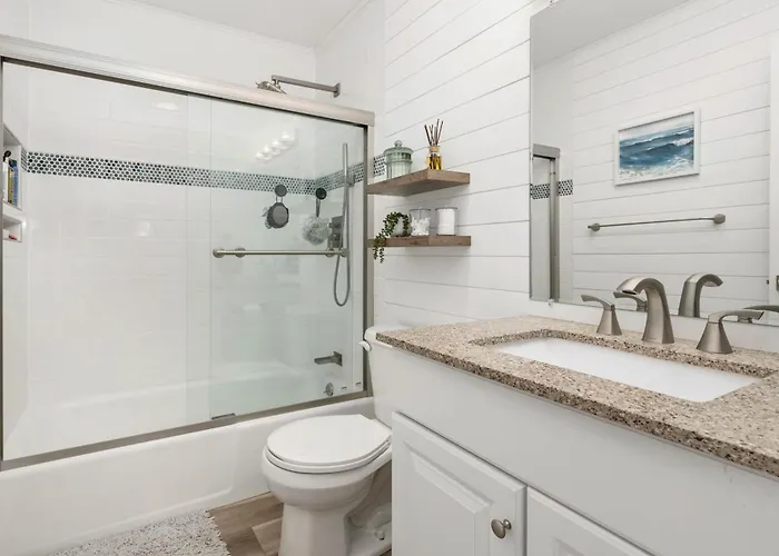 Apartment 2 Bedroom Bayside With Pool In Ocmd *