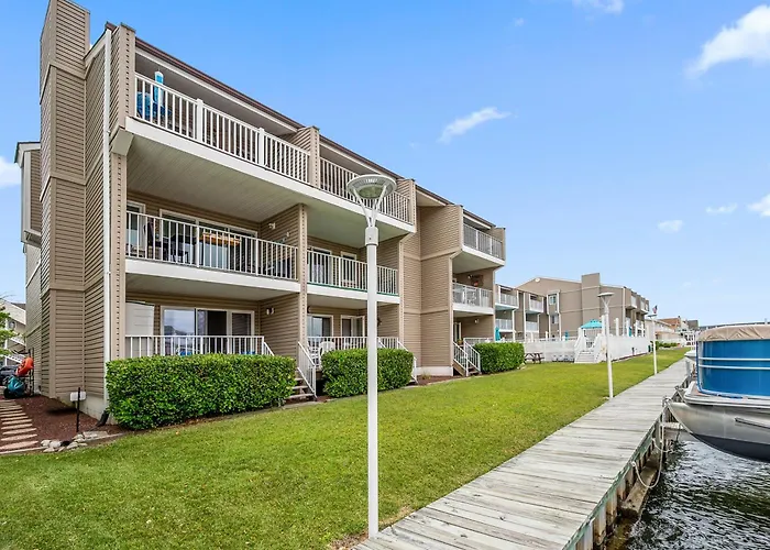 2 Bedroom Bayside With Pool In Ocmd Apartment *