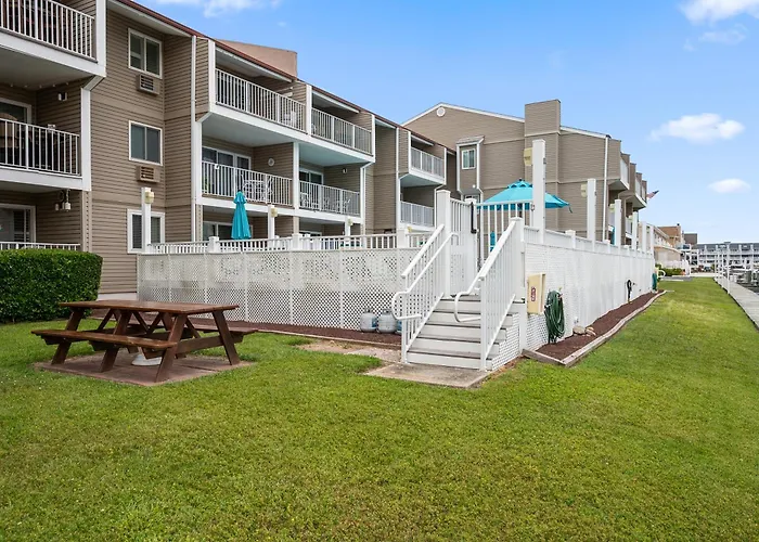 2 Bedroom Bayside With Pool In Ocmd Apartment *