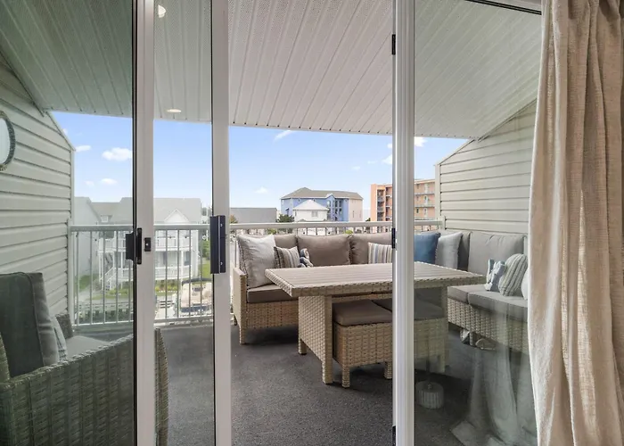 Apartment 2 Bedroom Bayside With Pool In Ocmd